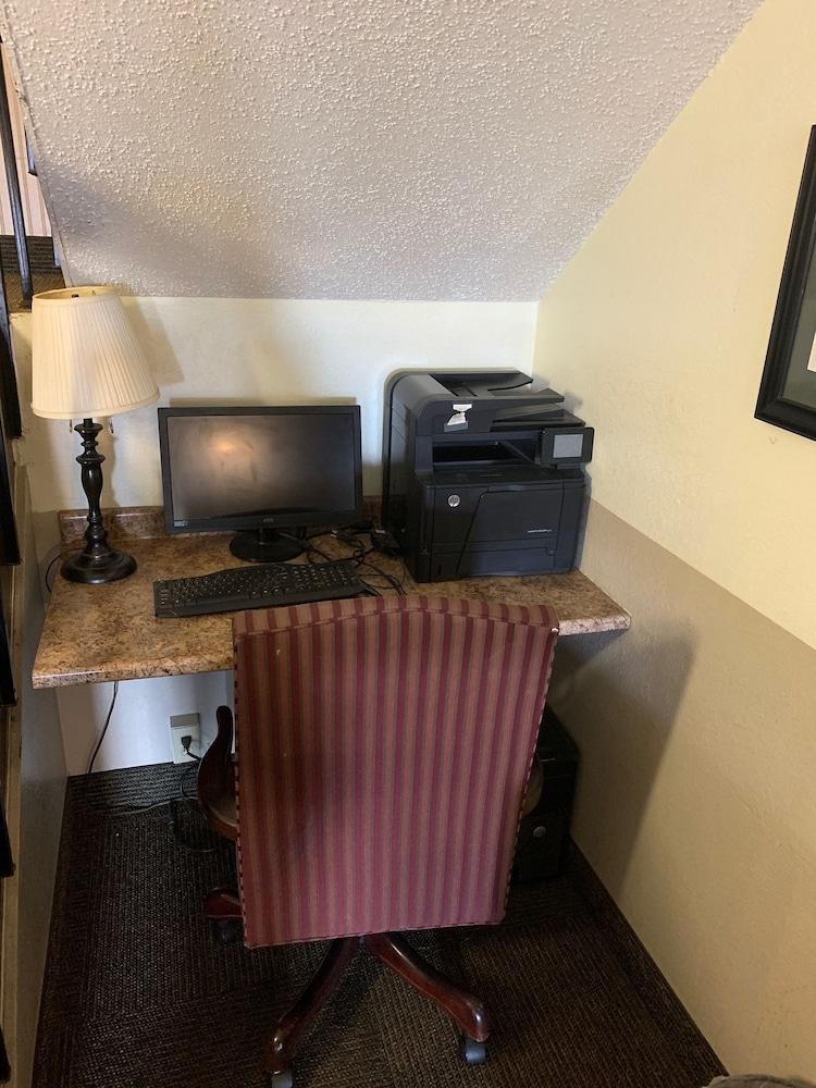 Super 8 By Wyndham Newburgh/west Point Stewart Intl Airport