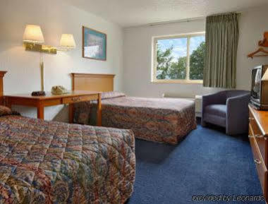 Super 8 By Wyndham Newburgh/west Point Stewart Intl Airport Motel