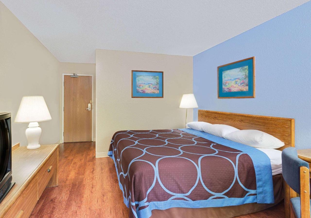 Super 8 By Wyndham Newburgh/west Point Stewart Intl Airport Motel