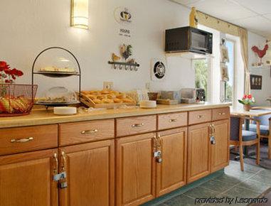 Super 8 By Wyndham Newburgh/west Point Stewart Intl Airport Motel 2*